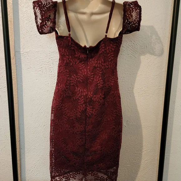 GUESS Burgundy Midi Open Shoulder Lace Dress - Picture 4 of 8